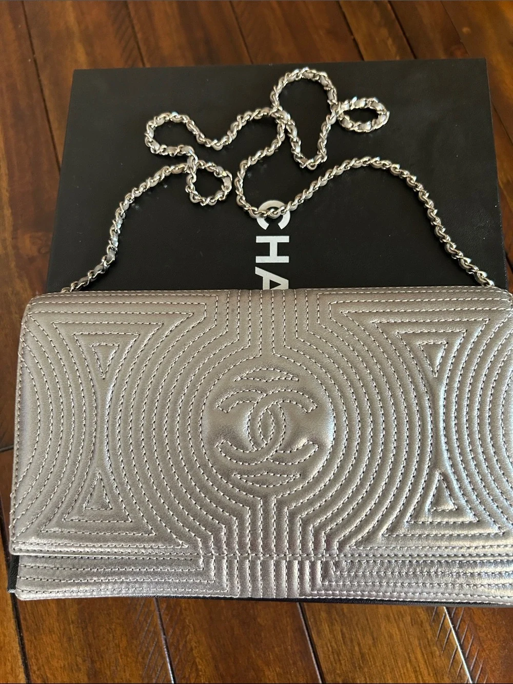 CHANEL Silver Quilted Leather Crossbody bag with Chain